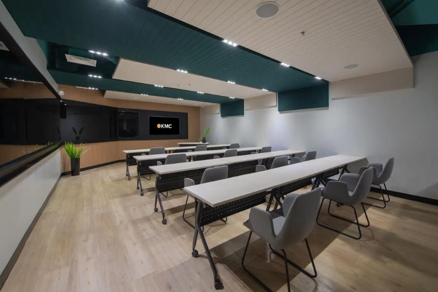 3. Ortigas is surrounded by many big malls, restaurants, & cafes